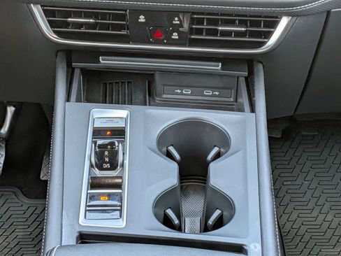 Used 2025 Volkswagen Atlas Cross Sport SE FWD image 20