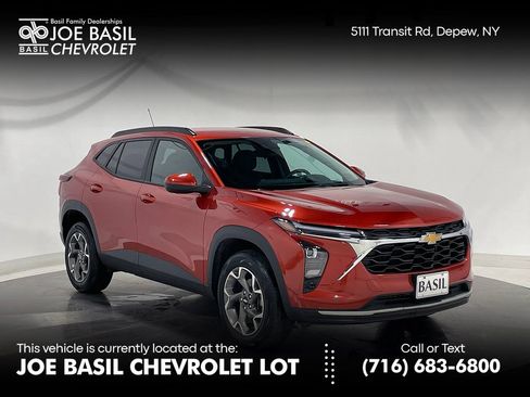 Used 2024 Chevrolet Trax LT FWD image 1