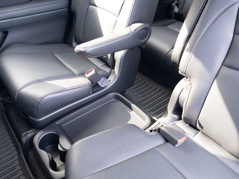 Used 2022 Honda Pilot Touring image 18