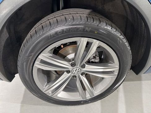 Used 2018 Volkswagen Tiguan SEL FWD image 14