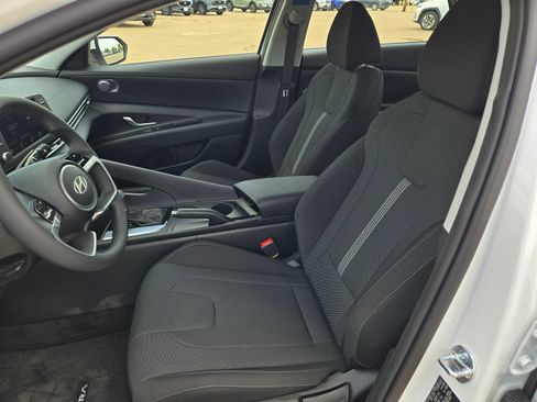 New 2026 Hyundai Elantra SE FWD image 15