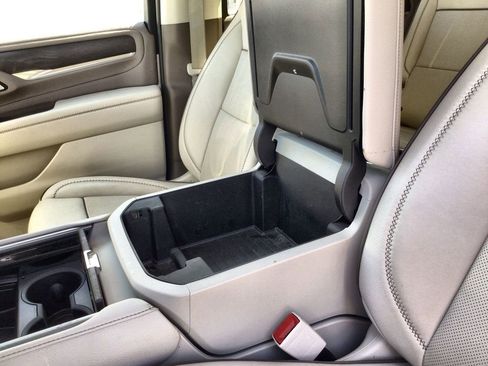 Used 2023 GMC Yukon Denali image 36