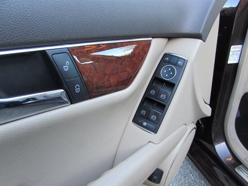 Used 2011 Mercedes-Benz C 300 Sedan image 6