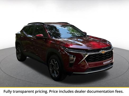 Used 2025 Chevrolet Trax LT FWD image 1