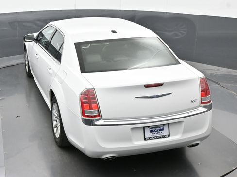 Used 2013 Chrysler 300 RWD image 30