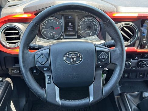 Used 2017 Toyota Tacoma TRD Off-Road AWD/4WD image 21