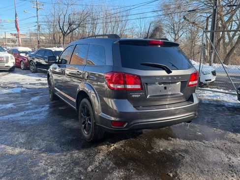 Used 2019 Dodge Journey SE w/ Connectivity Group FWD image 9