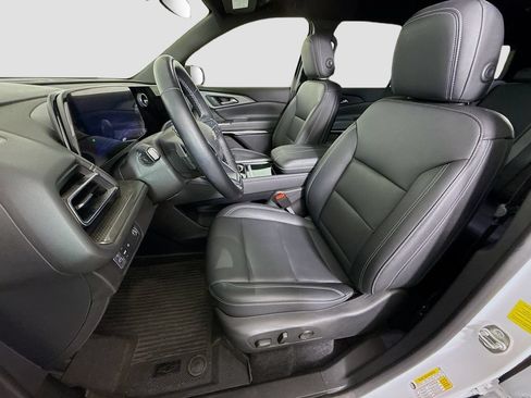 Used 2024 Chevrolet Traverse LT w/ LPO, Floor Liner Package FWD image 20