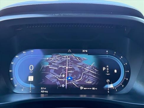 Used 2023 Volvo XC40 B5 Plus image 19