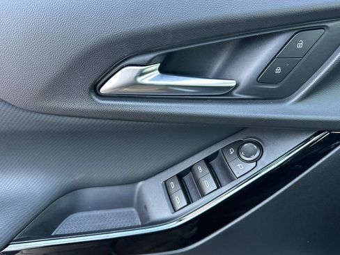 New 2026 Chevrolet Equinox LT w/ Convenience Package II FWD image 11