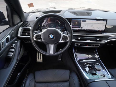 Used 2024 BMW X7 xDrive40i w/ M Sport Package AWD/4WD image 9