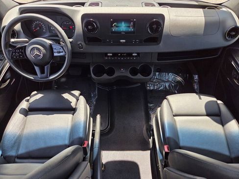 Used 2020 Mercedes-Benz Sprinter 2500 image 18
