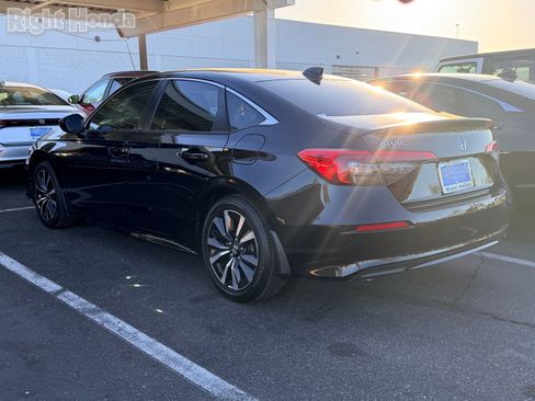 Used 2023 Honda Civic EX image 3
