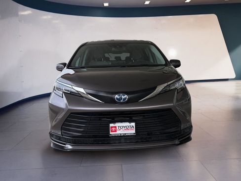 Used 2021 Toyota Sienna LE image 8