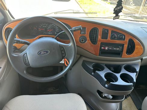 Used 2006 Ford E-450 and Econoline 450 image 41