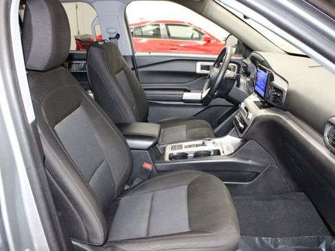 Used 2022 Ford Explorer XLT image 16