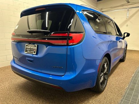 New 2027 Chrysler Pacifica Limited w/ Family Tech Group FWD image 2