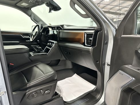Used 2024 GMC Sierra 1500 Denali w/ Denali Reserve Package AWD/4WD image 18