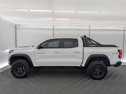 Used 2025 Chevrolet Colorado ZR2 w/ Midnight Edition AWD/4WD image 3