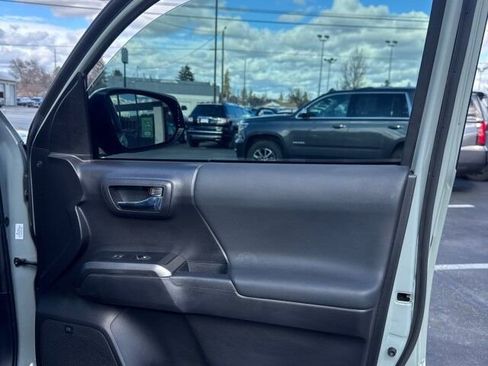 Used 2022 Toyota Tacoma TRD Sport w/ TRD Premium Sport Package image 16
