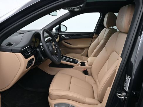 Used 2026 Porsche Macan AWD/4WD image 4