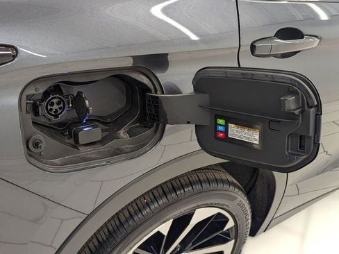 Used 2025 Mitsubishi Outlander SE image 36