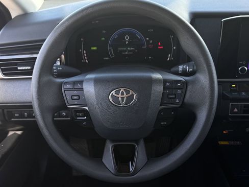 Used 2025 Toyota Camry LE image 14