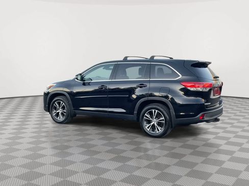 Used 2019 Toyota Highlander LE image 6