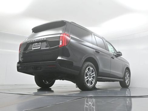 New 2025 Ford Expedition Active image 55