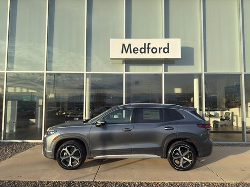 New 2026 Volkswagen Tiguan SE image 7