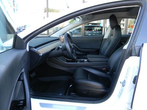 Used 2018 Tesla Model 3 Long Range image 11