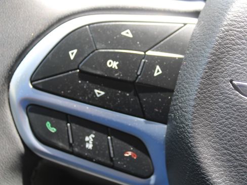 Used 2023 Chrysler Pacifica Touring-L FWD image 34