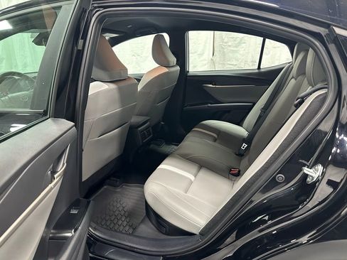 Used 2025 Toyota Camry SE w/ Convenience Package FWD image 41