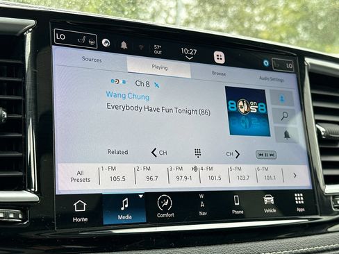Used 2023 Chrysler Pacifica Limited FWD image 18