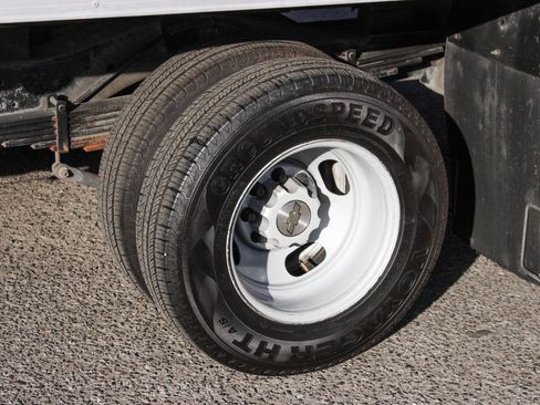 Used 2016 Chevrolet Express 4500 w/ Chrome Appearance Package image 34