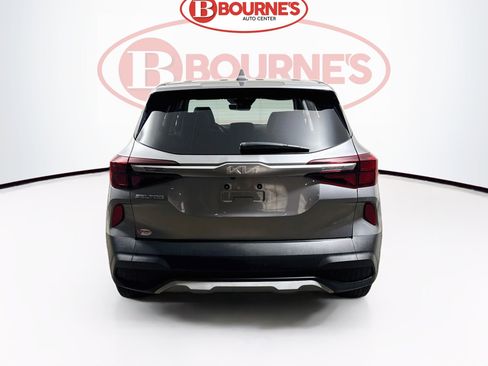 Used 2023 Kia Seltos LX AWD/4WD image 8