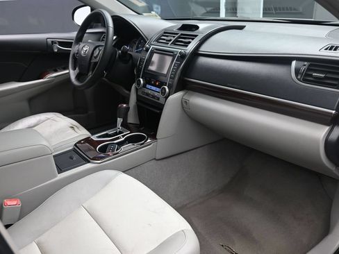 Used 2013 Toyota Camry XLE w/ Leather Pkg FWD image 23