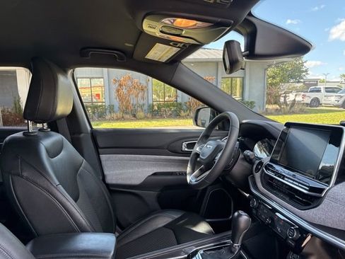 Used 2025 Jeep Compass Latitude image 11