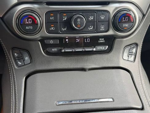 Used 2018 Chevrolet Suburban Premier RWD image 25