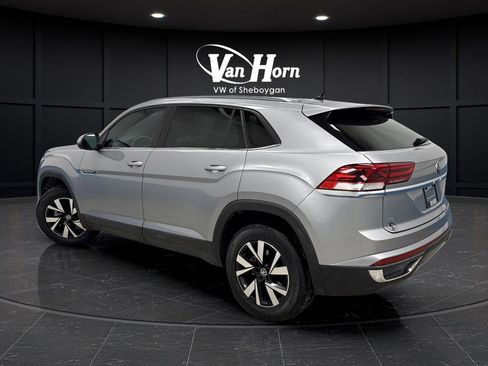 Used 2021 Volkswagen Atlas Cross Sport SE image 3