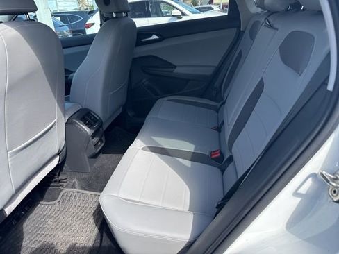 Used 2022 Volkswagen Taos SE image 5