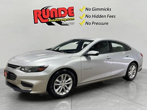 Used 2017 Chevrolet Malibu LT FWD image 1