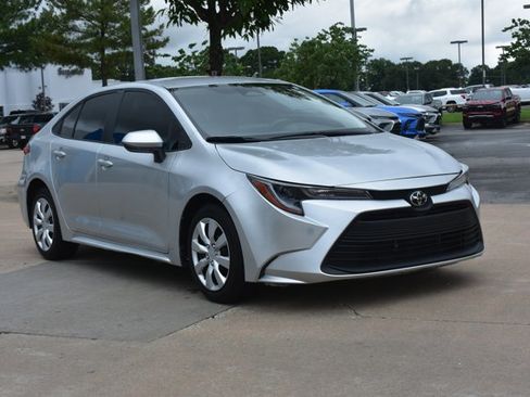 Used 2024 Toyota Corolla LE FWD image 3