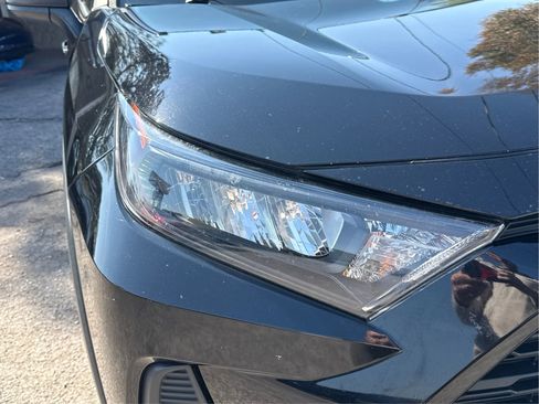 Used 2019 Toyota RAV4 LE image 21