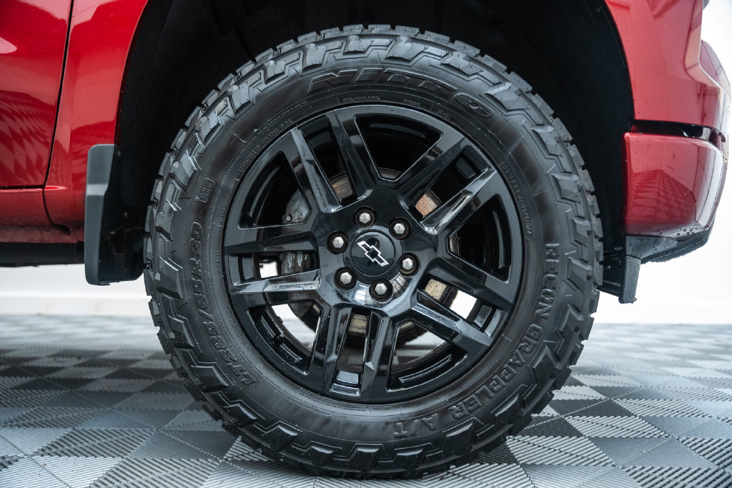 Used 2024 Chevrolet Silverado 1500 RST w/ LPO, Dark Essentials Package AWD/4WD image 18