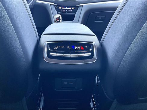 Used 2025 Cadillac XT6 Luxury FWD image 34