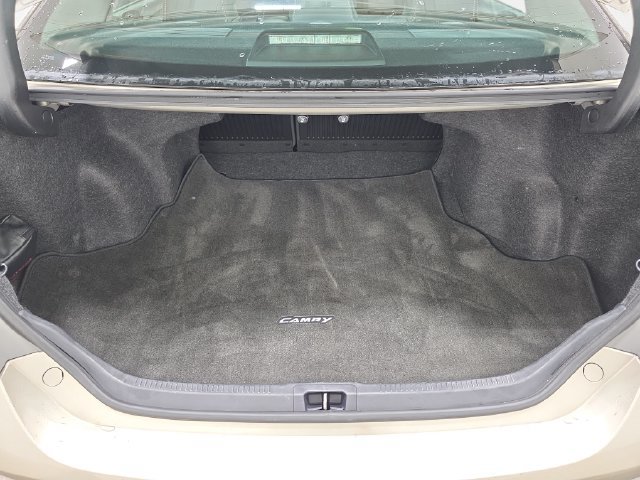 Used 2016 Toyota Camry SE w/ Moonroof Package FWD image 35
