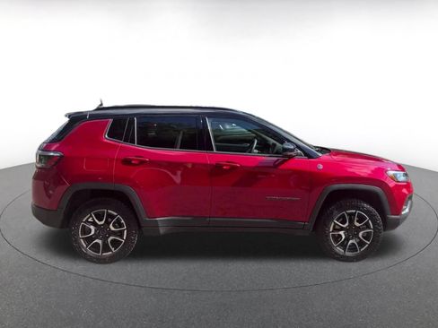 Used 2025 Jeep Compass Trailhawk AWD/4WD image 16