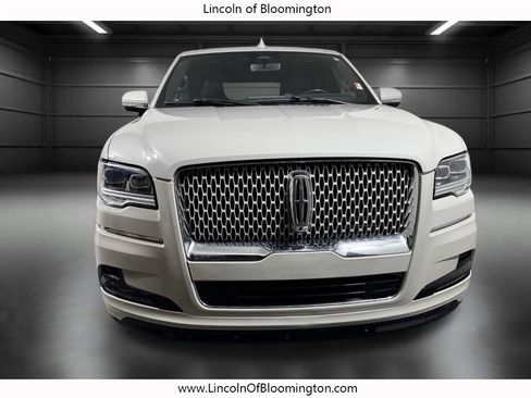 Certified 2022 Lincoln Navigator Reserve AWD/4WD image 10