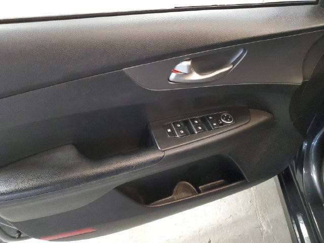 Used 2020 Kia Forte LXS FWD image 10